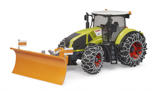 Claas Axion 950 mit Schneekette und Räumschild